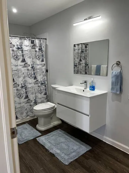 Spacious 1 Bedroom Apartment, With Pull Out Couch Koolbaai